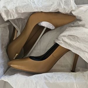 Calvin Klein "Bristy" pumps